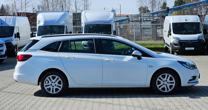 Opel Astra cena 46500 przebieg: 208500, rok produkcji 2017 z Brzeziny małe 211